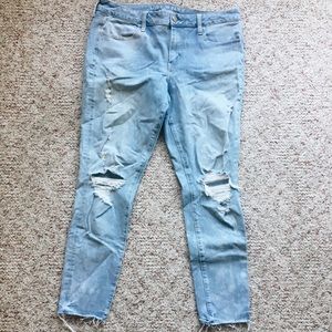 AMERICAN EAGLE DISTRESSED LIGHT WASH JEGGING